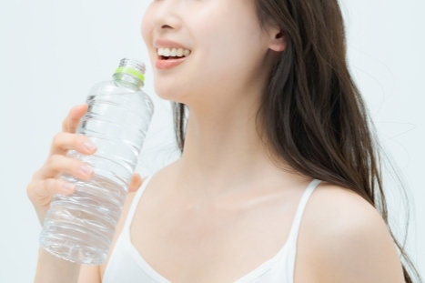 水を飲んでも脂肪は燃えない、それでも水がダイエットに有効な理由【体水分率を上げる水の飲み方】