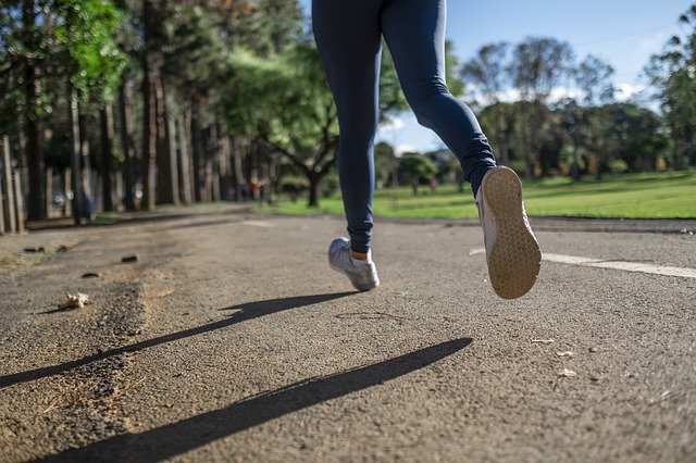 水を飲んでも脂肪は燃えない、それでも水がダイエットに有効な理由【体水分率を上げる水の飲み方】