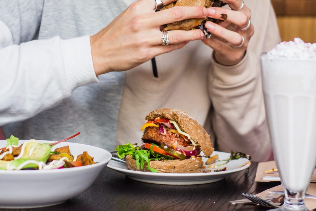 【はや食いと肥満の関係】はや食いのデメリットとゆっくり食べる方法５選